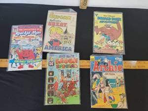 lot 390 image: 5- Vintage Childrens Comic Books- See Pictures For Titles And Authors