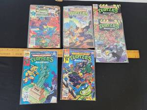 lot 410 image: 6- Vintage Teenage Mutant Ninja Turtles Comic Books