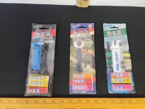 lot 419 image: 3- Vintage PEZ candy Dispenser