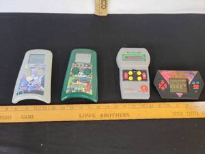 lot 422 image: 4- Digital Handheld Games