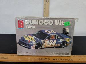 lot 457 image: AMT ERTL Sunoco Ultra Olds Model Car Kit