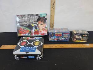 lot 464 image: NASCAR #24 Gordon 200 Piece Puzzle, Checkers & Tic-Tac-Toe Set, Richard Petty Racing Trivia Game and 240 Full Color Trading Cards