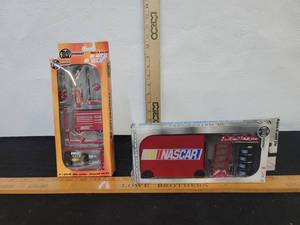 lot 465 image: NASCAR 124 Scale Car Tool Kit and 124 Scale NASCAR Pit Wagon Kit