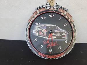 lot 467 image: Dale Earndhart Wall Clock