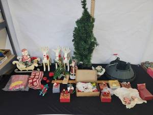 lot 488 image: Vintage Christmas Decor