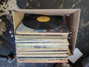 lot 495 image: Records- Titles In Pics