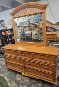 lot 111 image: 7 Drawer dresser wmirror