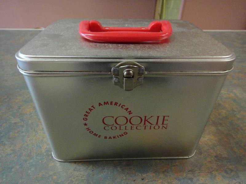 lot 1608 image: Tin of Cookie Recipes
