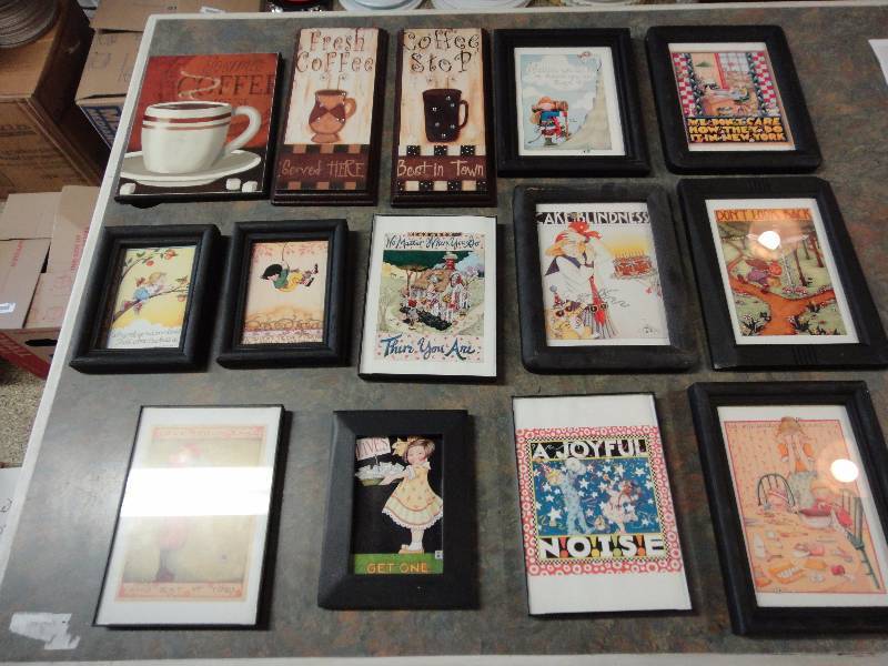 lot 1611 image: Lot of Wall Dcor