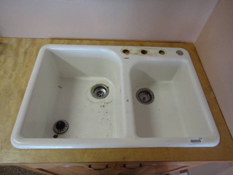 lot 1530 image: Kohler Cast Iron Sink