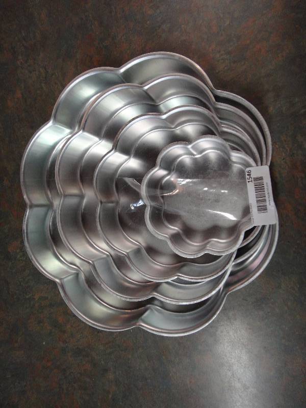 lot 1546 image: Baking Mold Lot