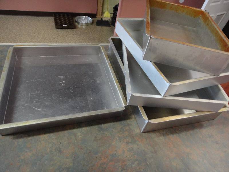 lot 1548 image: Lot of Cake Pans