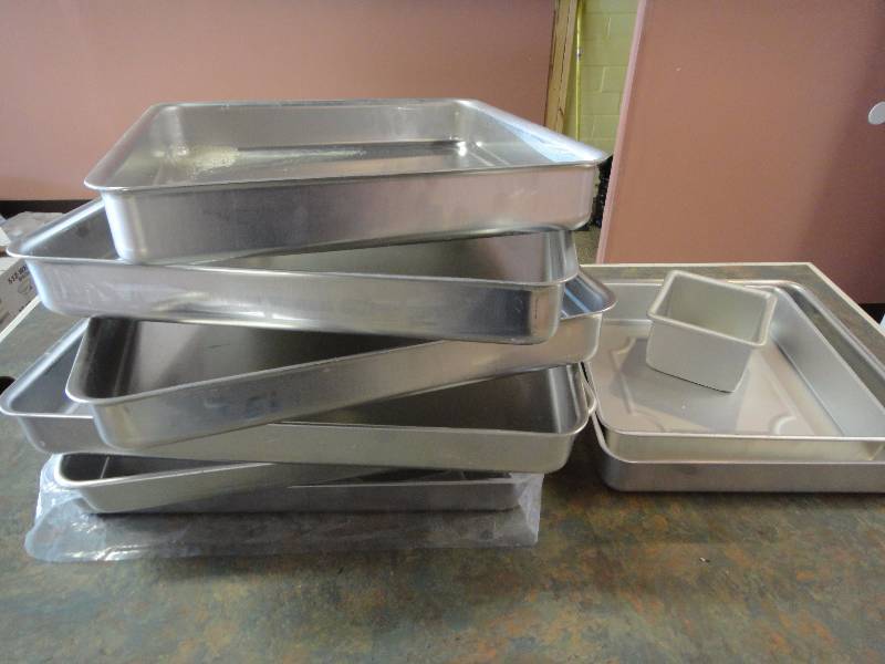 lot 1549 image: Lot of Cake Pans