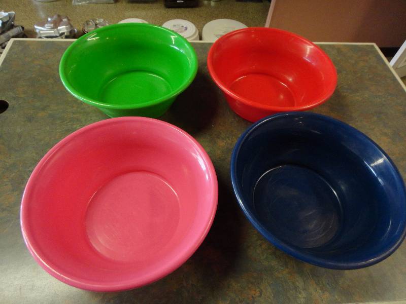 lot 1559 image: 4 Packer Ware Bowls