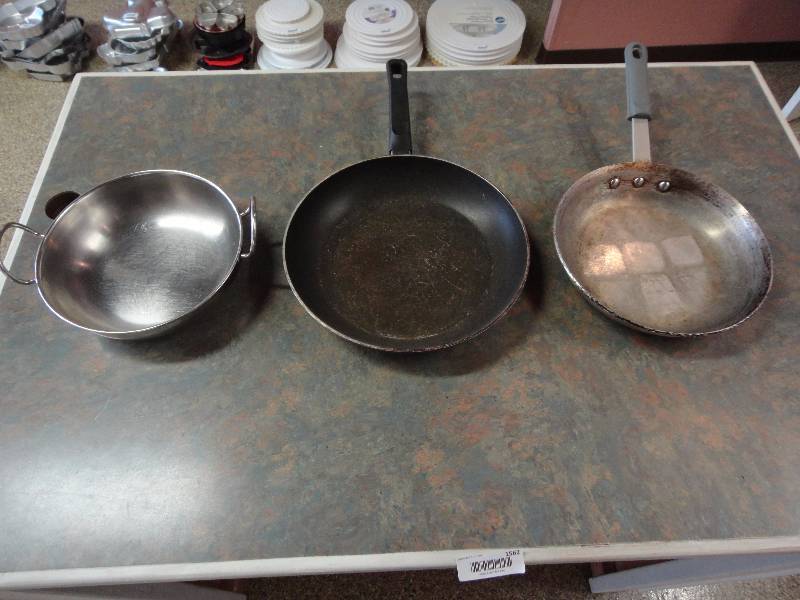 lot 1562 image: Lot of Saute Pans