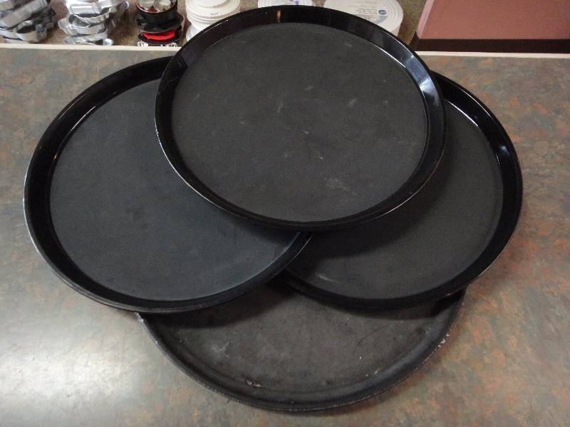 lot 1566 image: Cambro Serving Trays