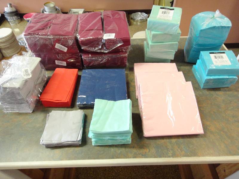 lot 1571 image: Large Lot of Napkins