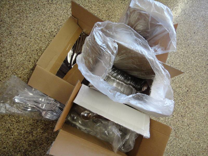 lot 1577 image: Plastic Cutlery Lot