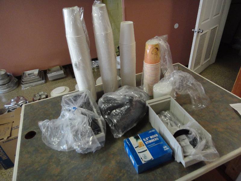 lot 1579 image: Random Lot of Coffee Items