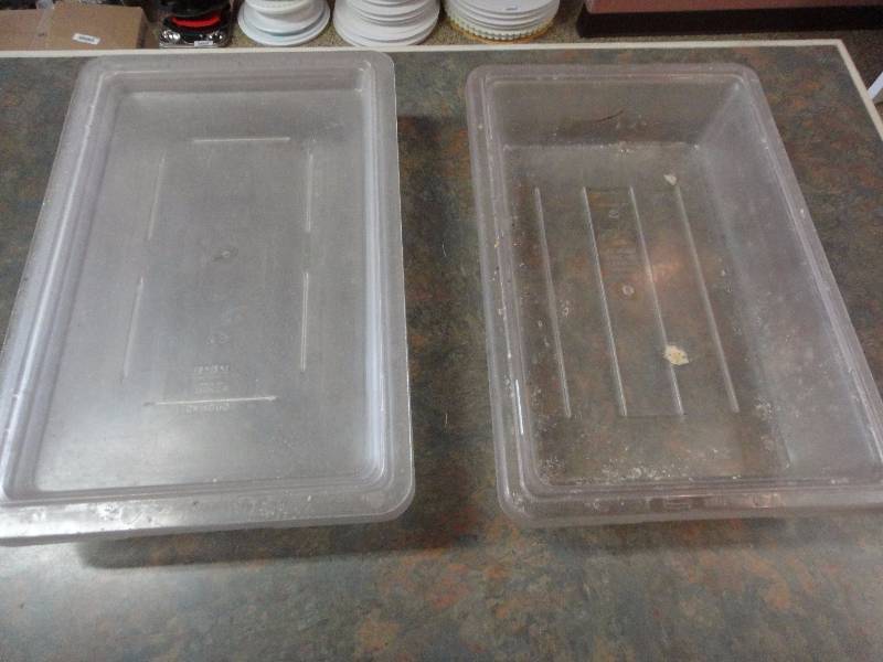 lot 1582 image: 2 Gallon Max Plastic Storage Containers