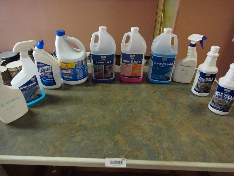 lot 1585 image: Large Lot of Cleaners