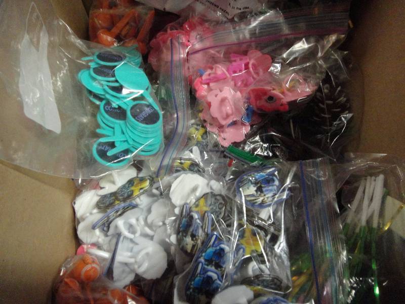 lot 1600 image: Case of Random Cake Toppers