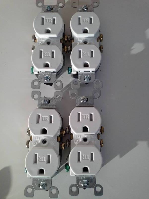 lot 6140 image: 15A Tamper-Resistant Duplex Outlet - 4 pack.
