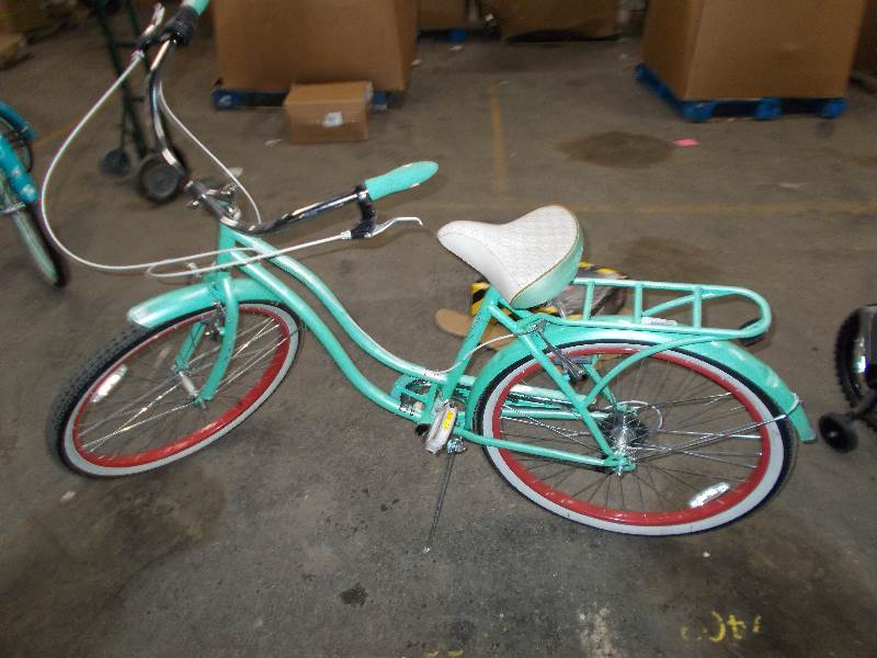lot 6431 image: Beach Cruiser Bike