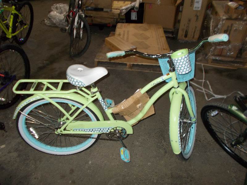 lot 6435 image: Girls Cruiser Bike