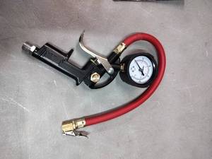 lot 1778 image: Husky Tire Inflation Gun Gauge&nbsp