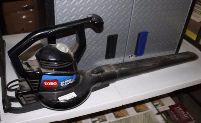 lot 1614 image: Toro Electric Blower