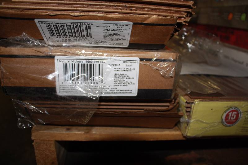 lot 1901 image: Natural Hickory Wood Flooring  1000 980 076