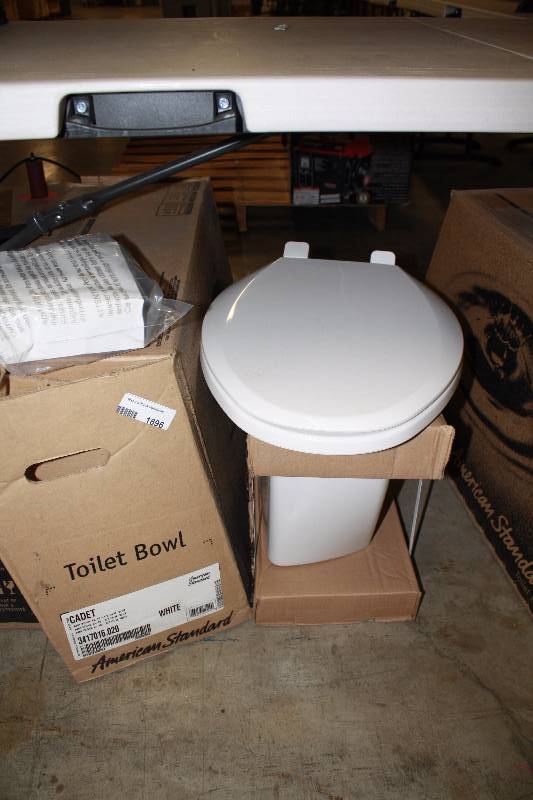 lot 1895 image: American Standard Toilet Cadet Right Height (Tall)  2-piece Elongated Toilet in White
