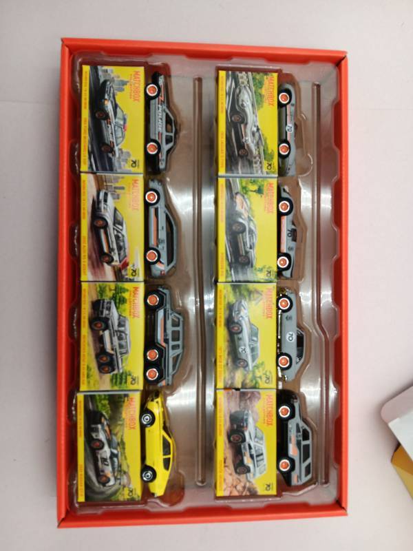 Matchbox Cars, Set of 8 Die-Cast Cars in 1:64 Scale with Matchbox 70th  Anniversary Finish