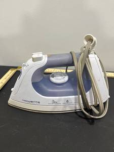 lot 1021 image: Rowenta Power Duo DX 6700 1700w Steam Iron