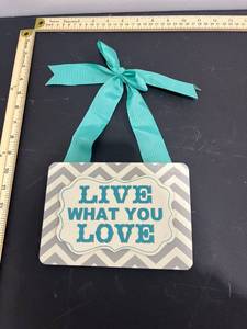 lot 1025 image: 8 x 6 Live What You Love Sign
