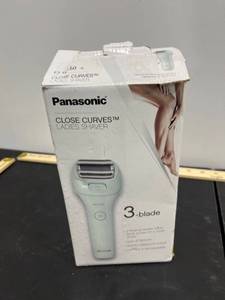 lot 1035 image: Panasonic Close Curves Ladies Shaver 3-Blade ES WL60 (Powers On & Charges) (Appears Used - Needs Cleaned and Disinfected)