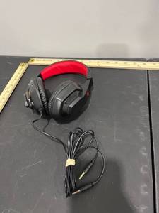 lot 1043 image: Redragon Gaming Headphones (Unable to Test)