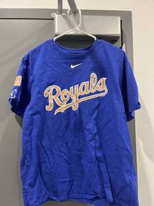 lot 1052 image: Nike Kansas City Royal Mens XL T-Shirt