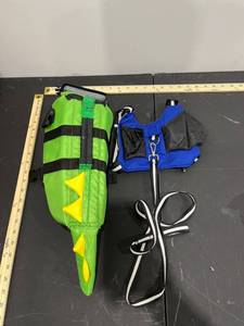 lot 1057 image: Size Small Dog Life Jacket & Harness