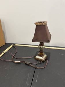 lot 1060 image: Small Twist Base Lamp 12 Tall (Shade is Loose) Powers On