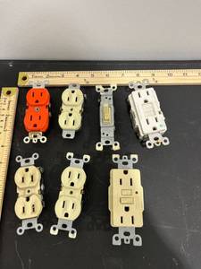lot 1064 image: Bundle of Electric Outlets (Unable to Test)