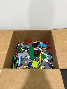 lot 1074 image: 14lb Box Full of Lego Bricks (No Mini Figures)