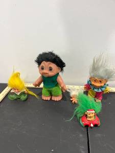 lot 1077 image: Bundle of Trolls Variety of Brands and Sizes