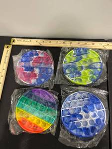 lot 1078 image: Bundle of 4 Fidget Pop Its