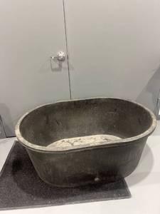 lot 1116 image: Tuff Stuff Heavy Duty 110 Gallon Oval Animal Farm Livestock Outdoor Water Feed or Storage Tank Tub Trough Feeder Bucket Green