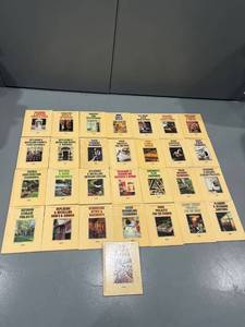 lot 1145 image: Bundle of 29 Grolier��s Home Owning Made Easy Book Set