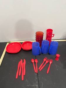 lot 1147 image: 30 Piece Picnic Set
