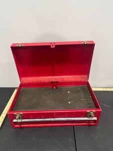 lot 1152 image: Red Toolbox wRetractable Bottom