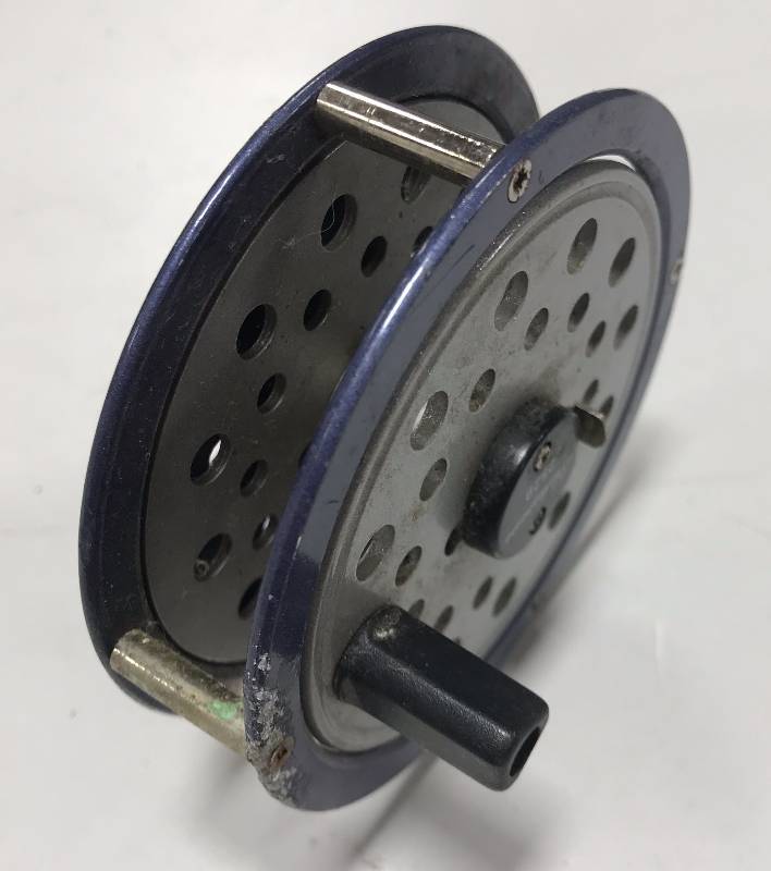 lot 1015 image: Old Shakespeare Fishing Reel - 2529